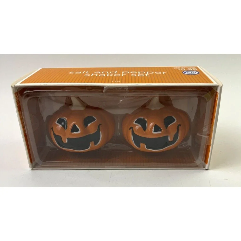 Target Brand Mini Halloween Jack-O-Lantern Pumpkin Salt & Pepper Set